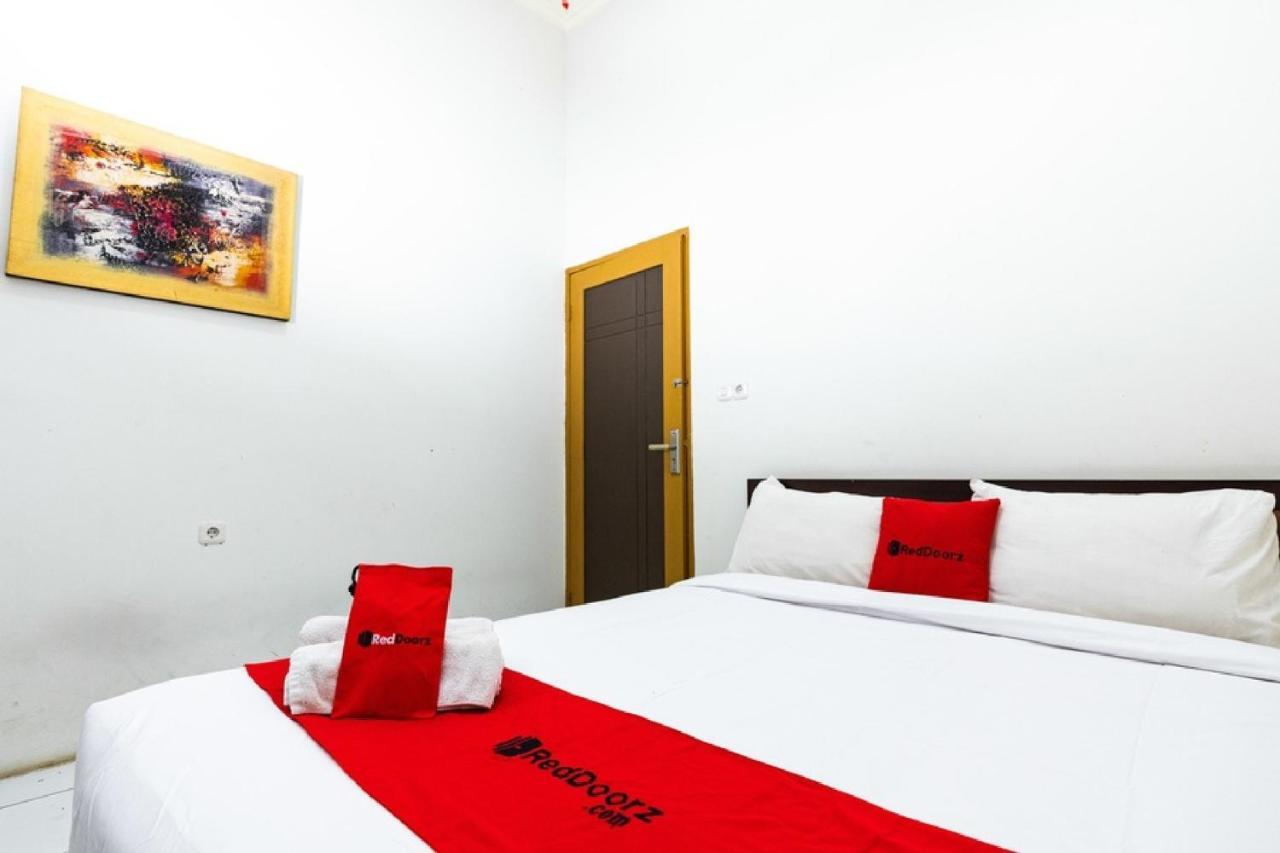 Reddoorz @ Hertasning Area 2 Makassar Exteriör bild